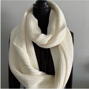 NWT Stiches + Stripes Elegant Women’s White Knit Infinity Scarf